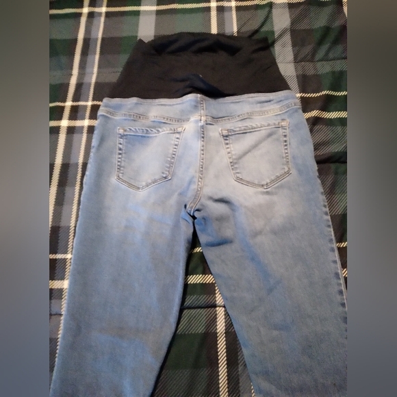 SPRING SALE** NWOT Maternity jeans - Picture 4 of 5